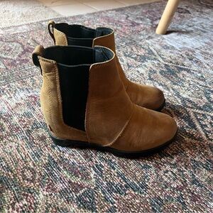 Sorel wedge brown suede booties